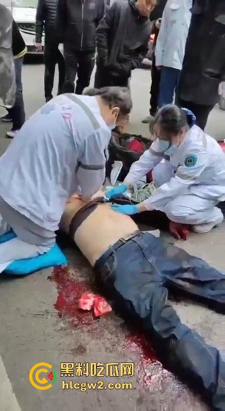 成都惠王陵半边街冲突升级!司机骂外卖员还动手,结果被外卖小哥抹了脖子!-7