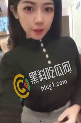 网传人气博主 王语瞳 被金主调教完成任务 餐厅内超大尺度脱衣露出！公众场合拍内裤流出-4