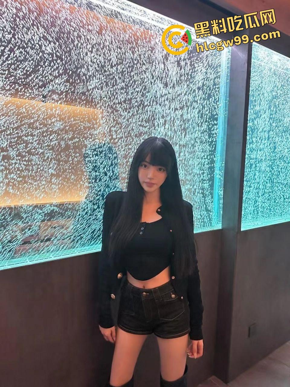 山西艺术职业反差骚鸡【苏冰思】饥渴了在无人宿舍露奶,情趣内衣被炮友后入爆干!独家曝光流出!-4