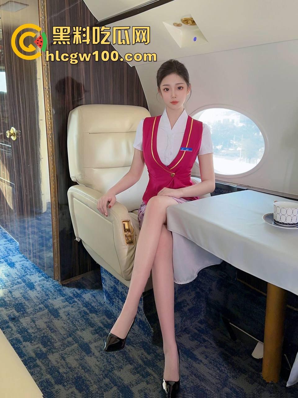 八块腹肌机长酒店约炮极品空姐流出 黑丝大奶肥臀让人喷血 舔逼狂魔机长疯狂舔穴 吃到丝袜湿透都不放过!-7