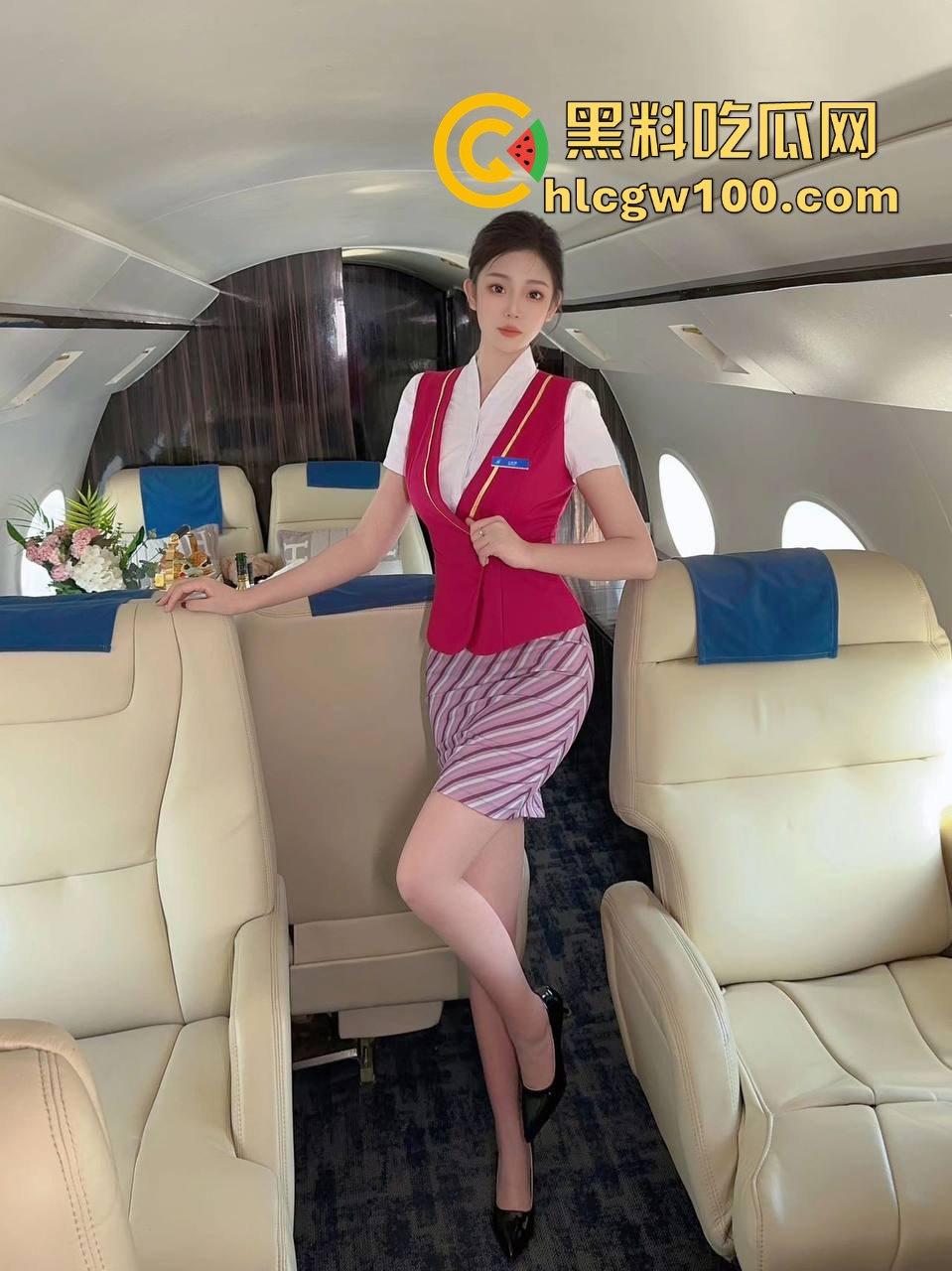 八块腹肌机长酒店约炮极品空姐流出 黑丝大奶肥臀让人喷血 舔逼狂魔机长疯狂舔穴 吃到丝袜湿透都不放过!-9