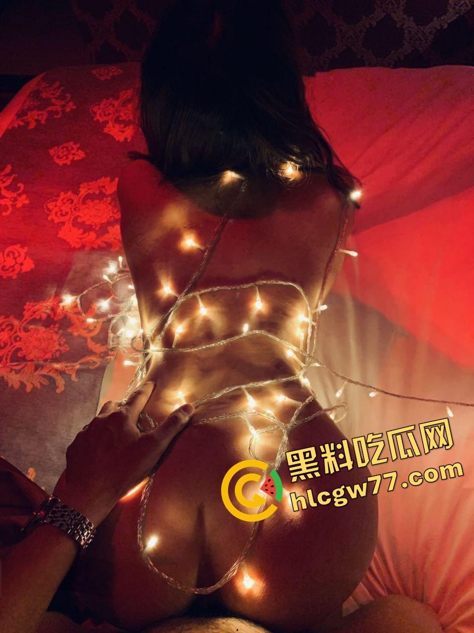 上海美术学院【李珂】光着身子拴狗链、全裸贴地在马路上爬,身上还缠着发光灯,精液喷得屁股蛋上反光!-5