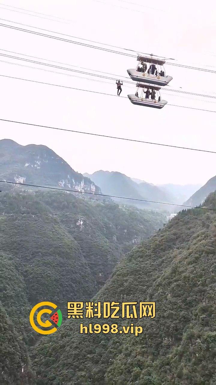 尼珠河大峡谷惊现艺高人胆大！索道上玩降落伞，伞打不开？那就是直接吃席！-3