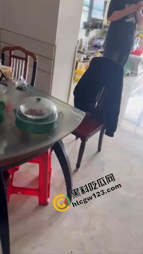 200块都不给我 破防GAY佬怒报警 白嫖手冲服务反赖账,直男射完转身当人畜无害,活该挨曝光!-2