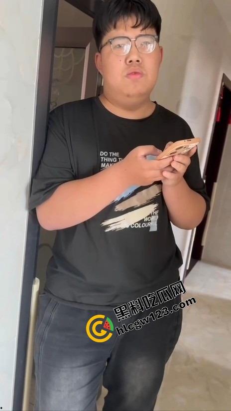 200块都不给我 破防GAY佬怒报警 白嫖手冲服务反赖账,直男射完转身当人畜无害,活该挨曝光!-9