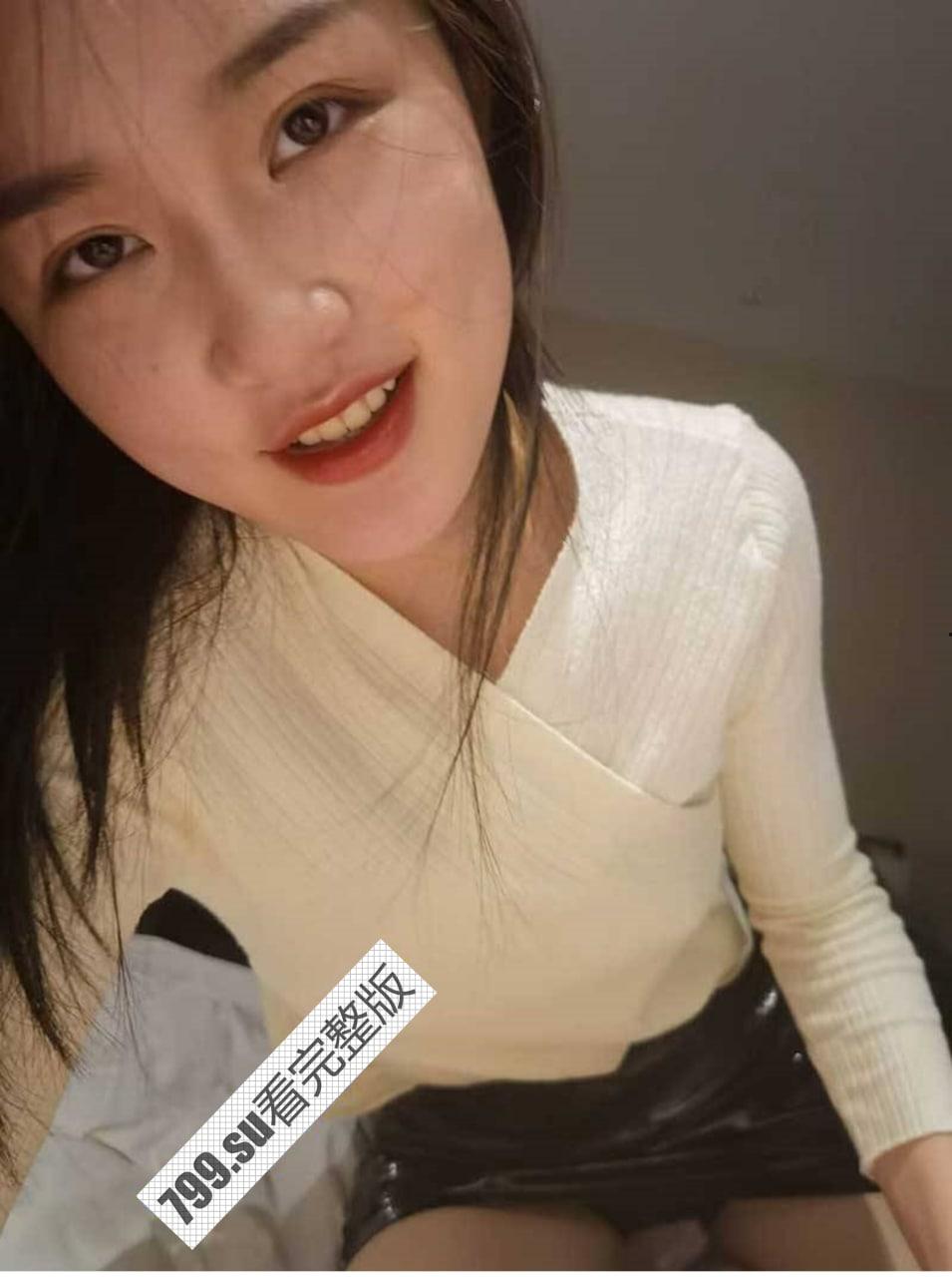 【精品泄密】烟台王亚楠与男友图影泄密 胸口满是草莓 深喉吃鸡被塞满-2