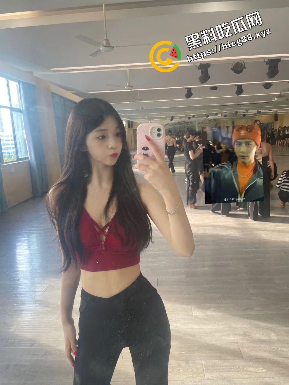 西安美术学院清纯舞蹈生『江艺』练完舞蹈练床活,下课与大哥淫荡做爱,大展骚逼后入不停!-2