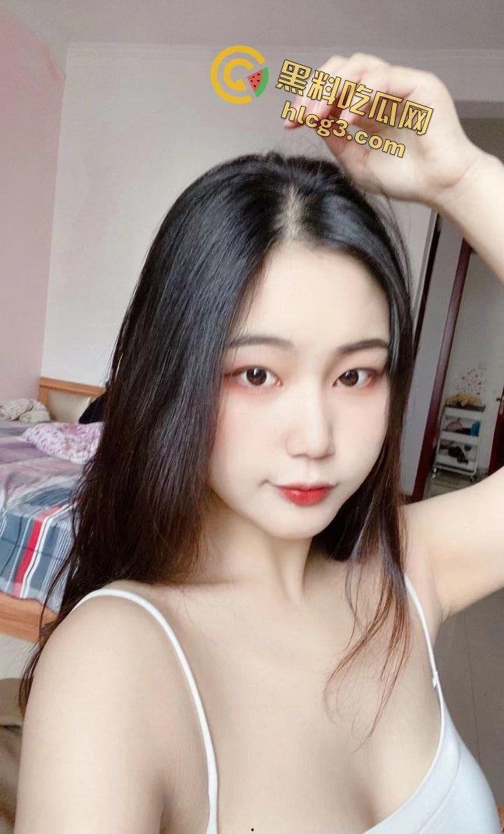 推特巨乳妹子极品肥臀!自拍视频全网爆炸,满满的肉感诱惑-1