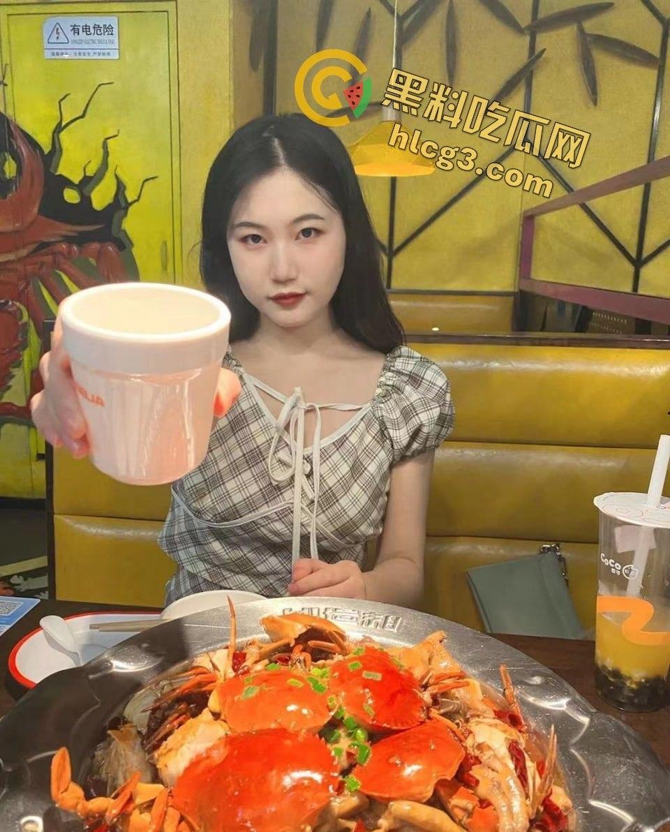 推特巨乳妹子极品肥臀!自拍视频全网爆炸,满满的肉感诱惑-6