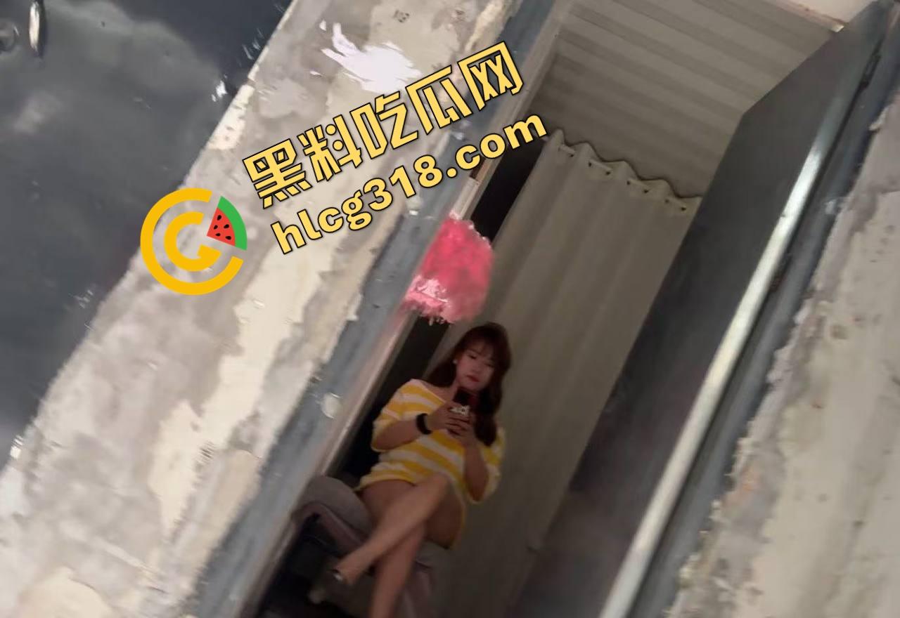 代驾小哥走错路,误入广州快餐洞洞乐街,5分钟看到20个站街妹,还有人主动贴窗舔门把,狼友们你们懂?-11