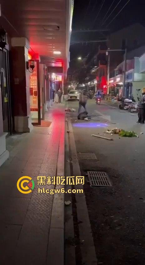 温州市文成县大学镇 多名初中高中学生发生持械群殴事件，双方多人手持大砍刀互砍-4