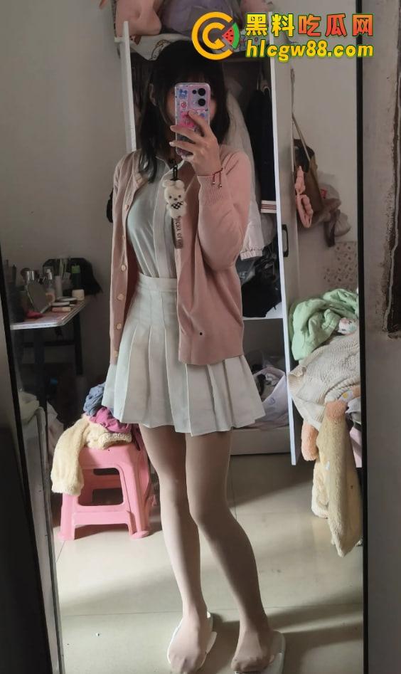 广东22岁反差婊『李若影』被大哥调教，真空上车先验逼毛，半挂车前野战被操烂内射！-8