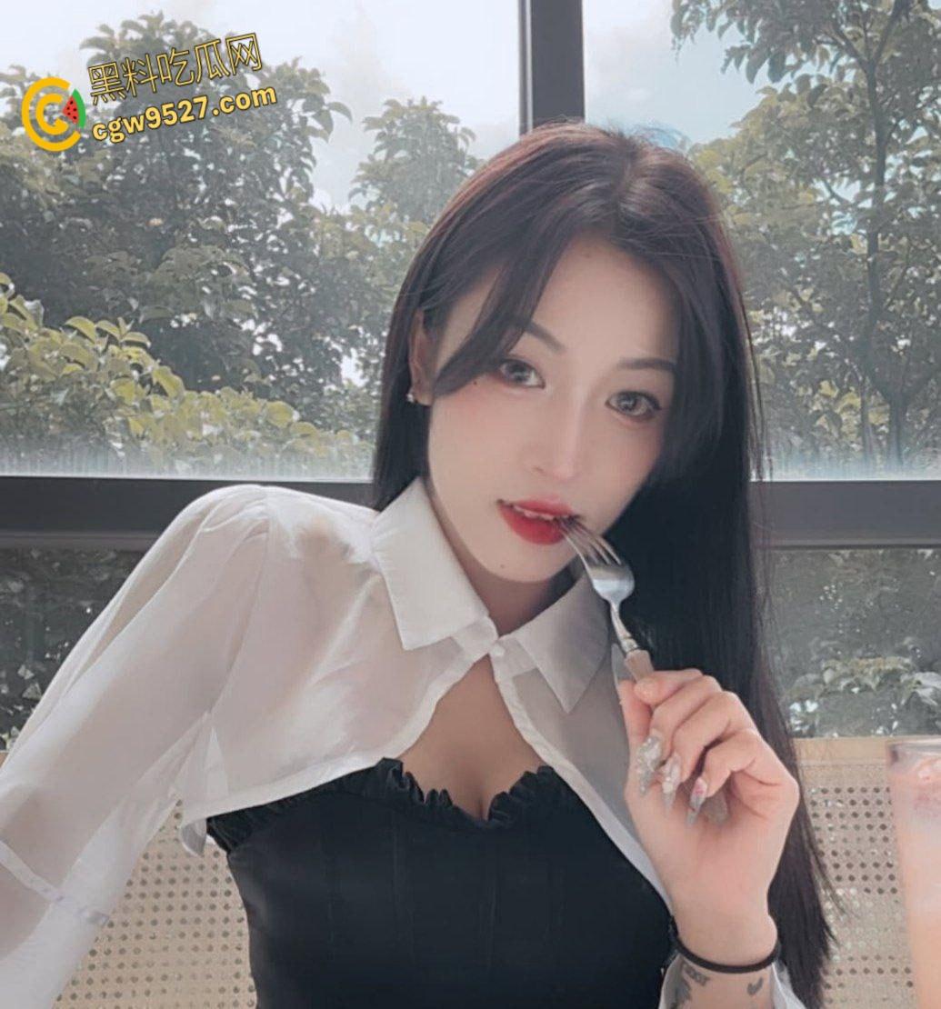 IG高颜值模特【小青同学】,早期约炮视频流出,含情脉脉的口交舔屌,淫语娇喘反差感炸裂至极!-6