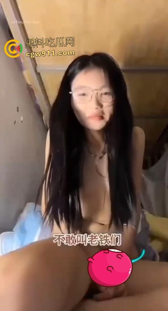 抖音【困困兔】宿舍色播,自慰插巨型玩具无声高潮,口交粉丝深喉哽咽,公狗鸡巴顶喉压抑不住浪叫!-2