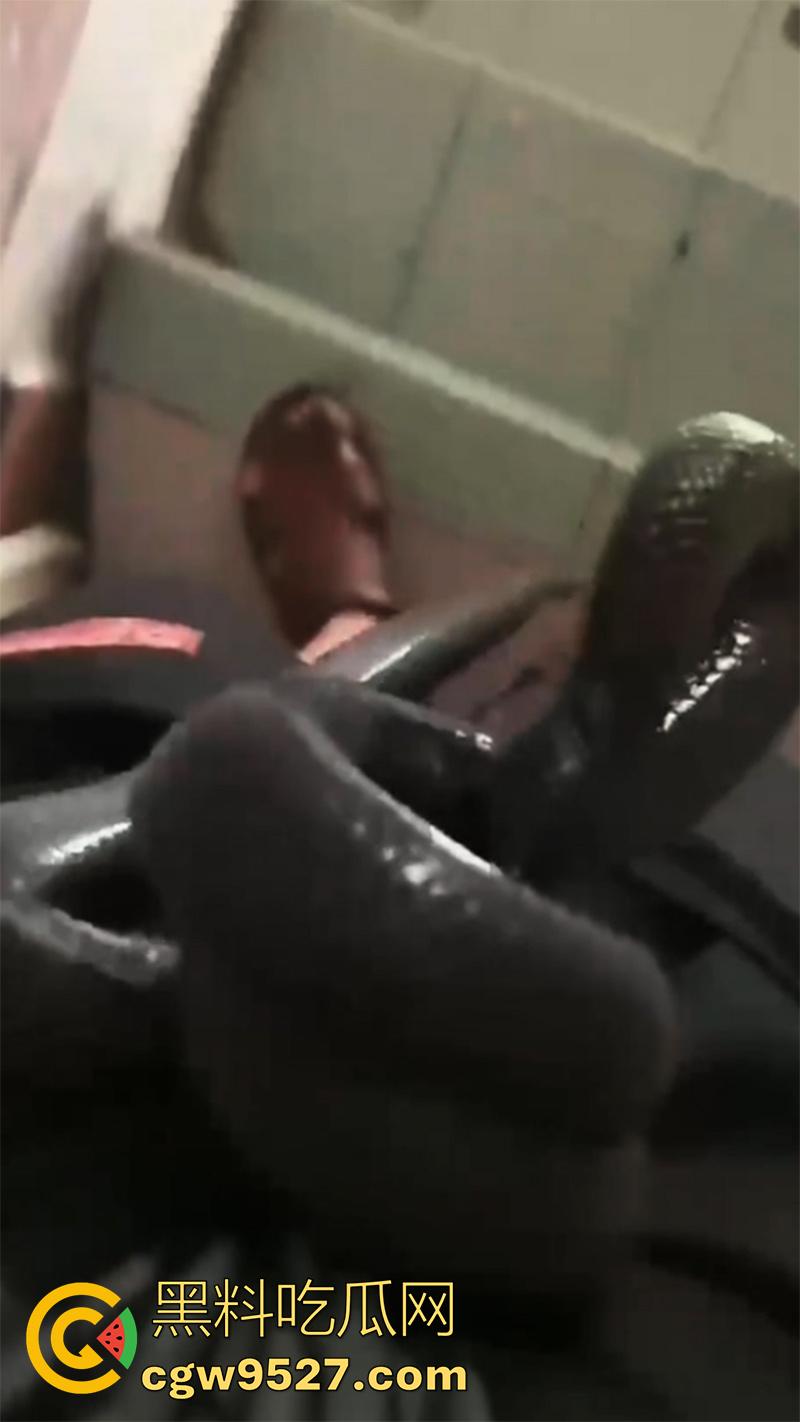 印度三哥真是什么都敢操，从兔子到乌龟，从老虎到蜥蜴，只要有洞都能插，地震裂缝是不是也能操地球啊！-7