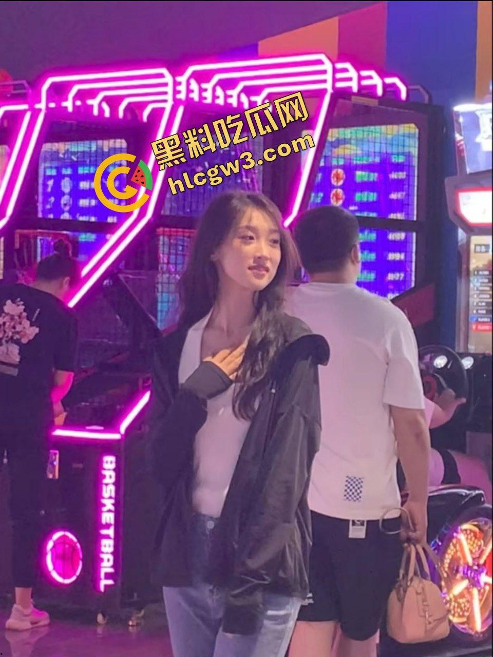 抖音邢台学院大四舞蹈生反差骚鸡【刘鹏雪】被前男友蒙头爆操 无套内射白浆!惨遭泄密 独家曝光!-7