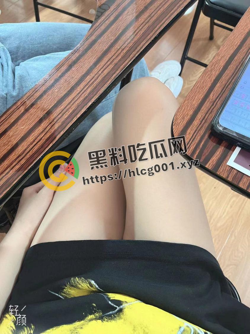 山东商务职业学院反差母狗【吴彩媚】02年幼师 背着男朋友找主人做母狗 露出 炮机 举牌认证 实名曝光-4