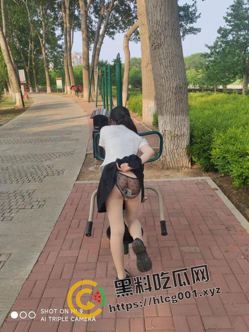 山东商务职业学院反差母狗【吴彩媚】02年幼师 背着男朋友找主人做母狗 露出 炮机 举牌认证 实名曝光-58