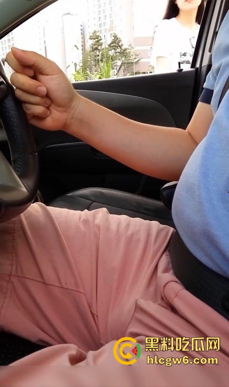 润到韩国钓上极品韩国少女，土豪带妹子乡间小道停车，直接在车里吹箫被口爆，这骚操作真是会来事！-10