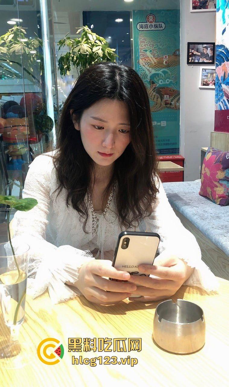 瓜友独家投稿!绿帽奴让自家风骚老婆露脸拍片,姿势爆操全套服务!-1