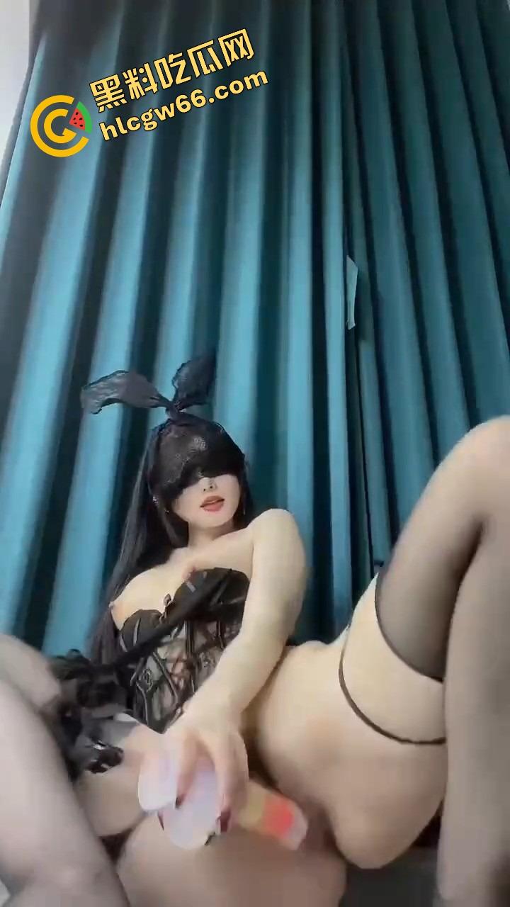 人间狐狸精极品御姐【不骚不要钱】重口玩具自慰流出,骚很骚非常骚 大黑牛炮击现场得拿水盆来接!-8