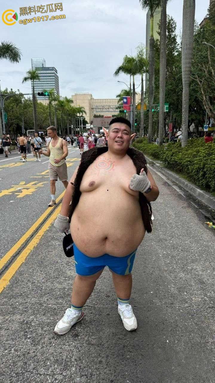 台北同志游行奇葩标语,性取向AI双性恋 ,和AI算命说我是双性恋 ,让奇想在街头绽放,世界为之惊艳!-3