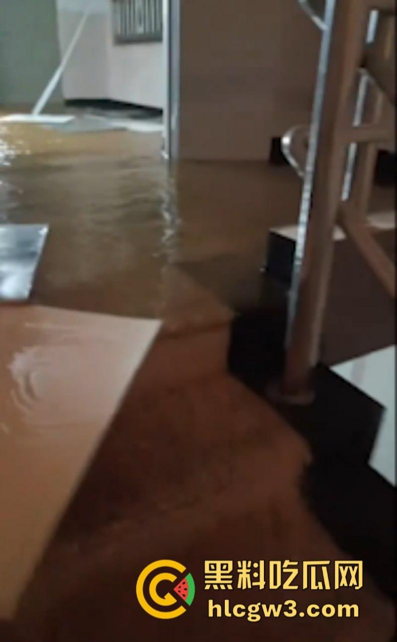屎不可挡!浙江温州医学院男生宿舍水管爆裂屎花满天飞 这下可要与屎共眠了!-2