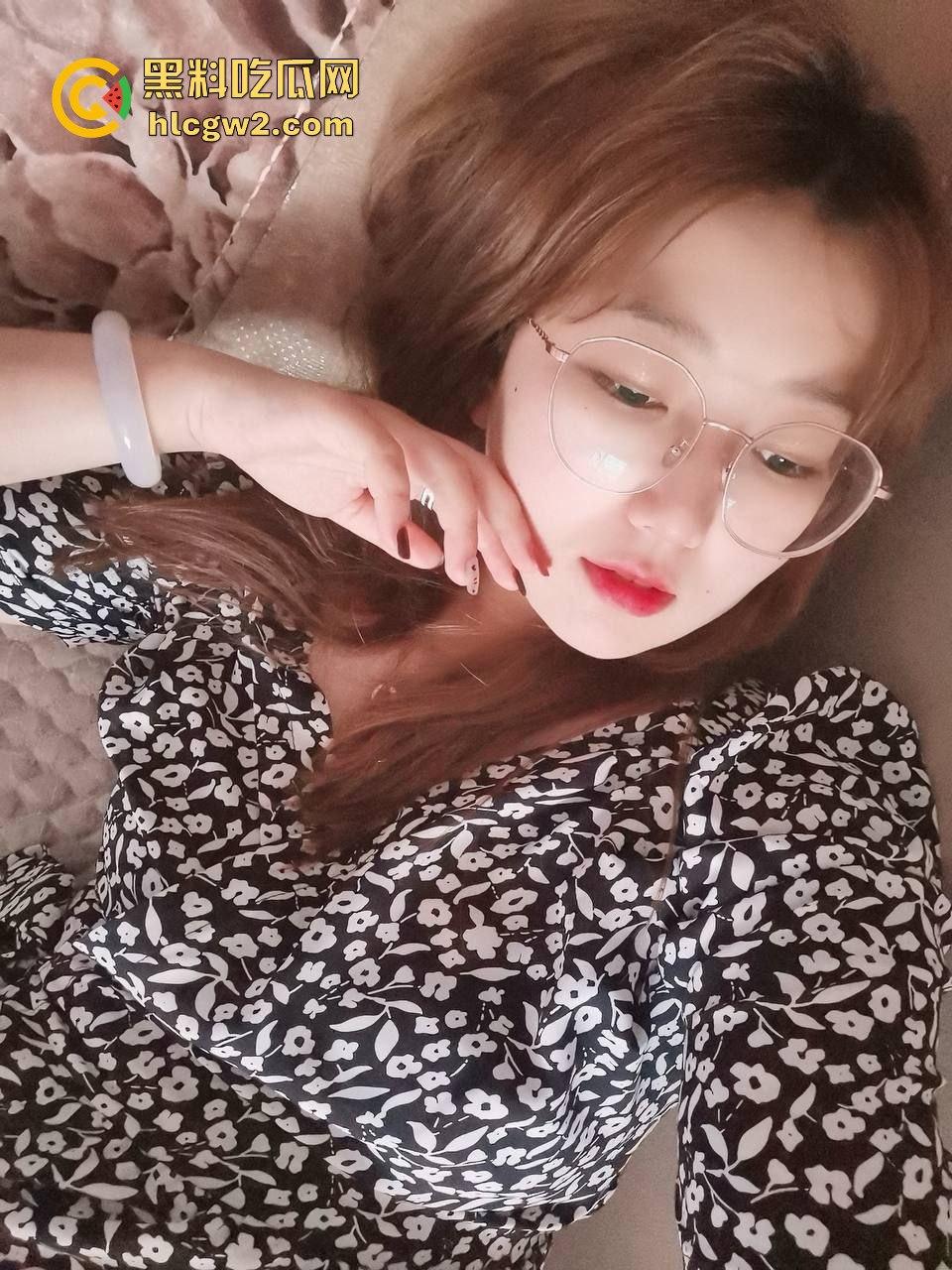 瓜友投稿酒店约炮极品良家人妻 无套直入内射 骚逼水多夹得紧 干得小少妇娇喘不止 爽到飞起！-7