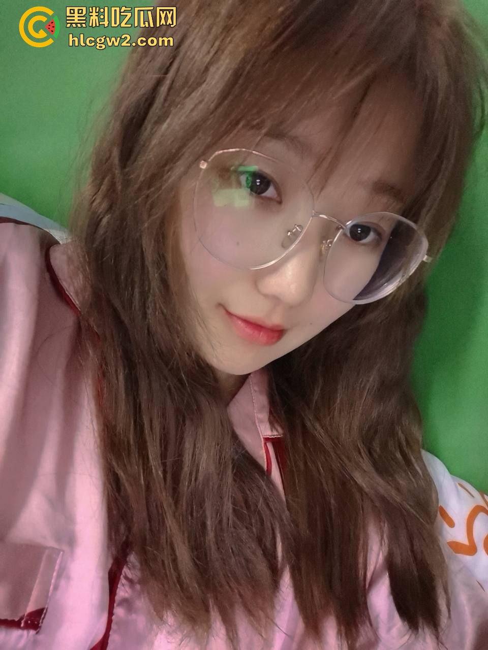 瓜友投稿酒店约炮极品良家人妻 无套直入内射 骚逼水多夹得紧 干得小少妇娇喘不止 爽到飞起！-8