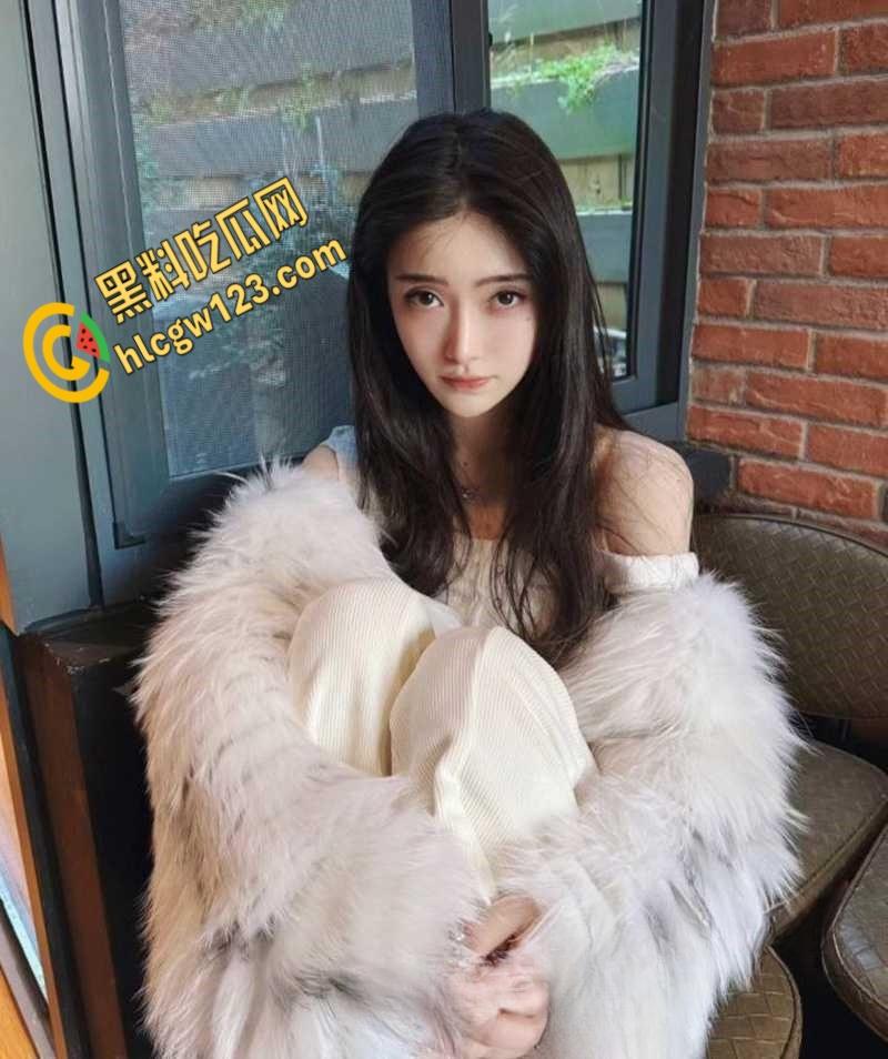 华中农业大学舞蹈生【曹晓菲】,黑丝红情趣装拴狗链,沙发后入呻吟太甜了 !-3