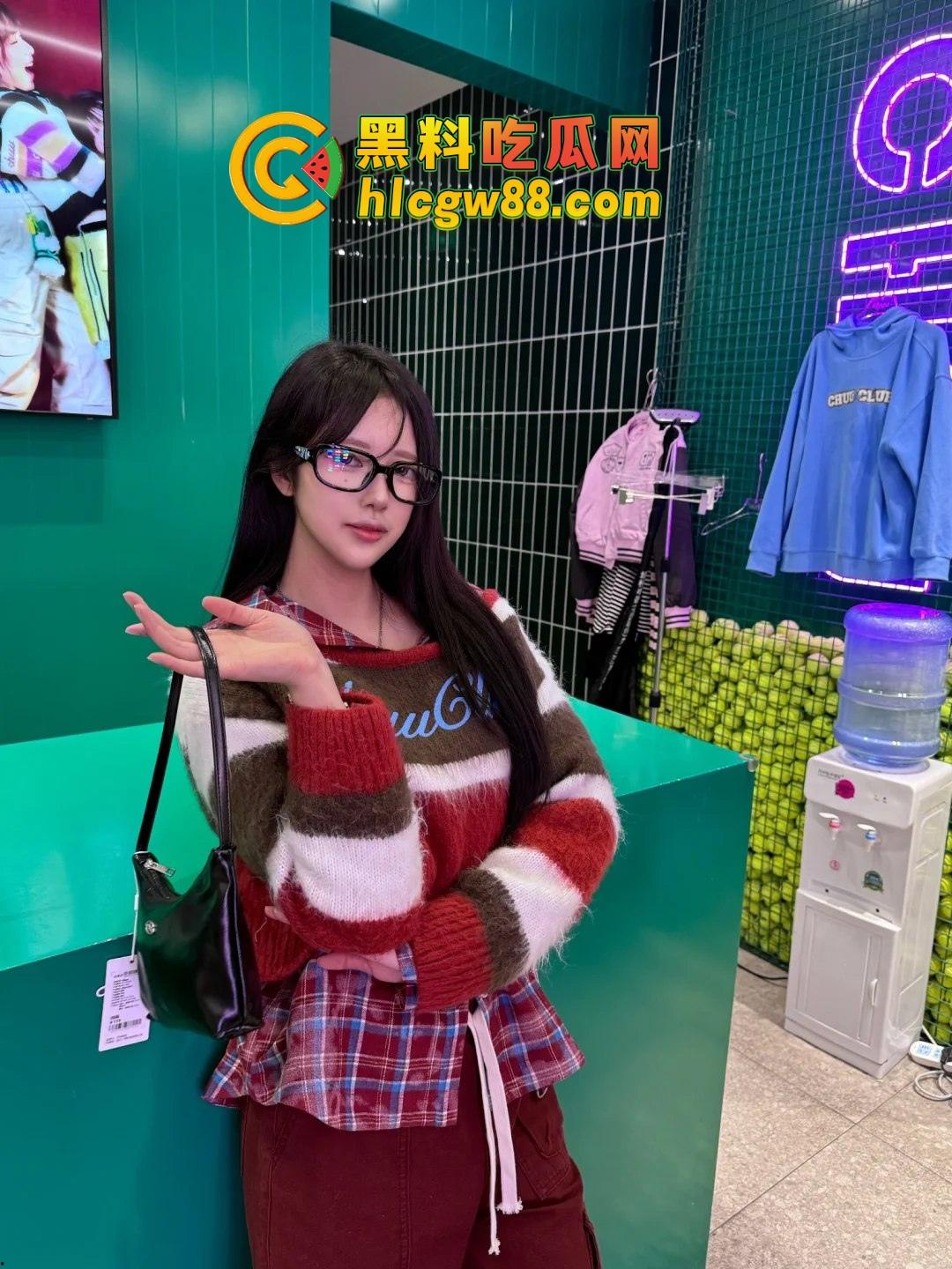 韩国直播天花板尺度拉满,大胸妹真空湿身诱惑,直播间比岛国片还敢,这就是顶级擦边艺术!-4