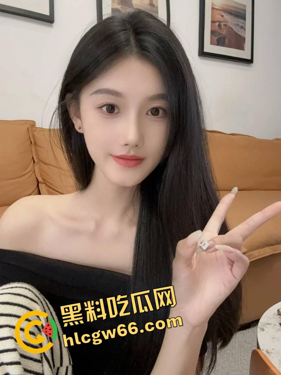 上海酒吧舔狗原形毕露,喝着喝着就脱女神鞋开始狂舔,舔得跟吃人参果一样,这舔法找条狗都得敬礼!-7