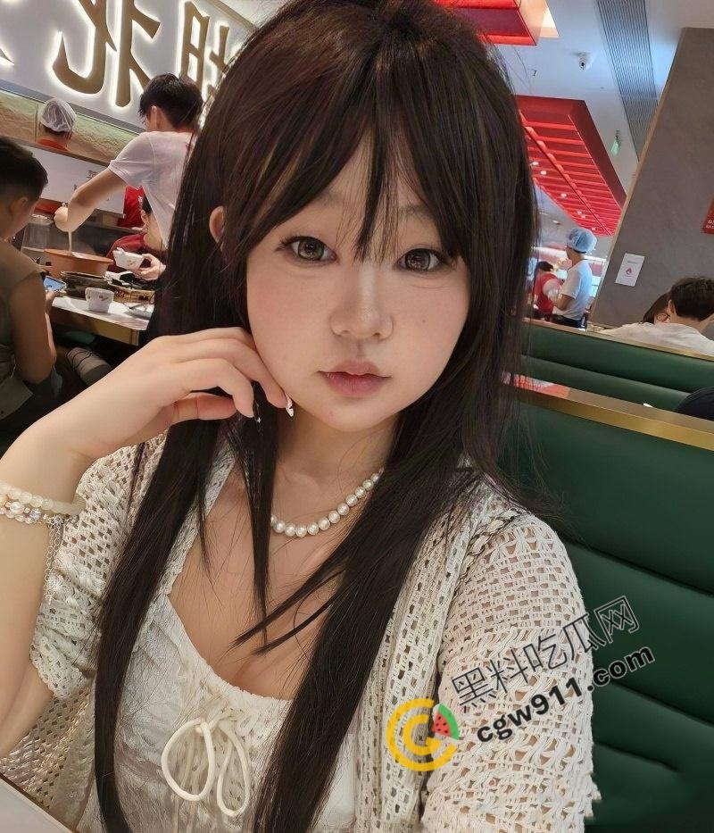 狂野派对！骚女【李若曦】与闺蜜化身性感欲女，遭精神小伙前后夹击，奶子紧绷，嫩穴潮喷，淫荡不堪-1