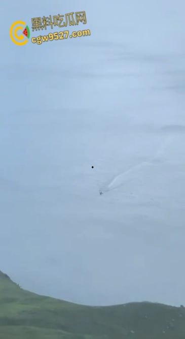 抖音上疯传灵异事件，长白山昆仑山哀牢山天空突变，道友雷电中渡劫升仙，龙影现世抓拍视频大合集 ！-1