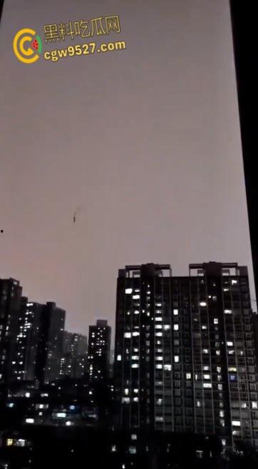 抖音上疯传灵异事件，长白山昆仑山哀牢山天空突变，道友雷电中渡劫升仙，龙影现世抓拍视频大合集 ！-4