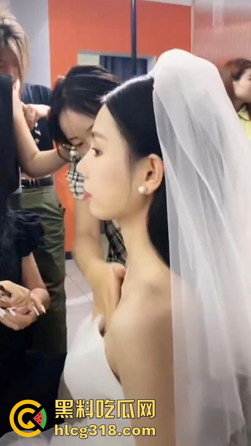 快手直播擦边合集,瞬间的春光乍泄让人大饱眼福,多个主播多次出境,有没有你喜爱的女神?-6