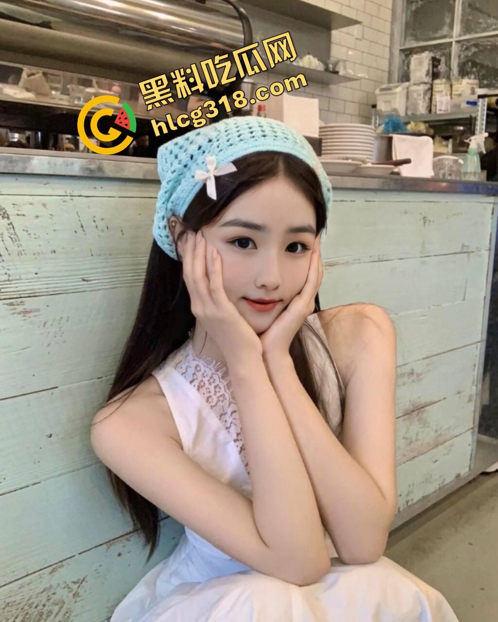 瓜友淫妻瘾又犯了,骚妻自拍挑逗爆出分享,劈腿掰穴求操,兄弟们来品一品这小母狗值不值收藏?-2