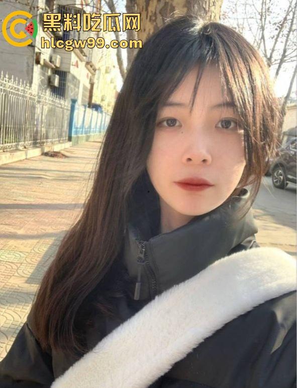 四川宜宾【赵倩】被爆私密视频,清纯学生妹跪地口交被颜射,粉嫩嫩的小逼惊艳众人!-1