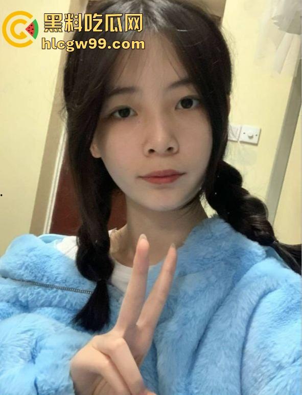 四川宜宾【赵倩】被爆私密视频,清纯学生妹跪地口交被颜射,粉嫩嫩的小逼惊艳众人!-2