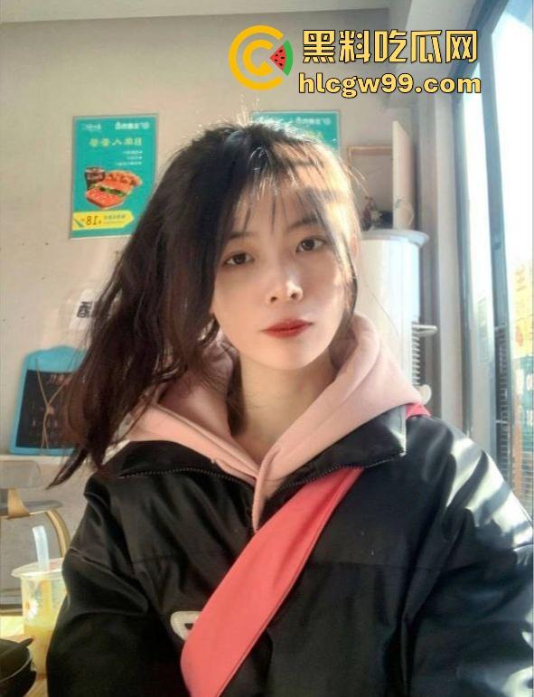 四川宜宾【赵倩】被爆私密视频,清纯学生妹跪地口交被颜射,粉嫩嫩的小逼惊艳众人!-3