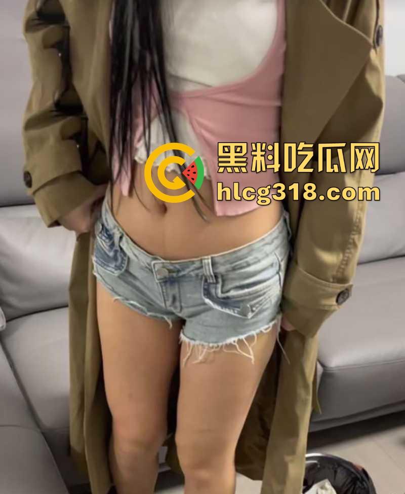 性感表姐跟姐夫吵架 深夜投靠表弟家 表姐过于性感没控制住 强行后入内射 原来表姐也谗了我很久!-3