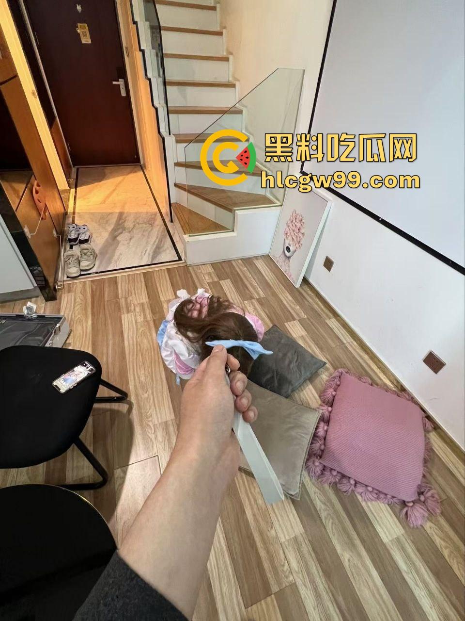 山西07后骚货【夏婷婷】酒店连战10天被操到腿软，调教成母狗，在线打语音给网友直播操逼！-2