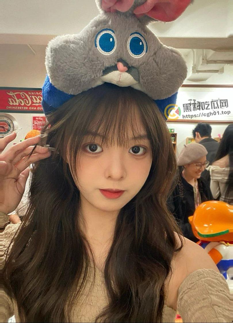 重磅流出!超高颜值学妹被暴力调教 黑丝足交 4p爆操 欲仙欲死的肉便器-1