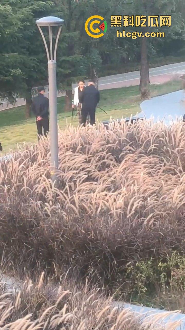 山东网友爆料熊孩子河边射高抛箭!家长嚣张不听劝,网友无奈报警处理!-8