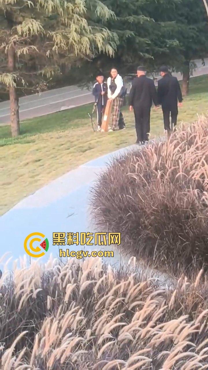 山东网友爆料熊孩子河边射高抛箭!家长嚣张不听劝,网友无奈报警处理!-12