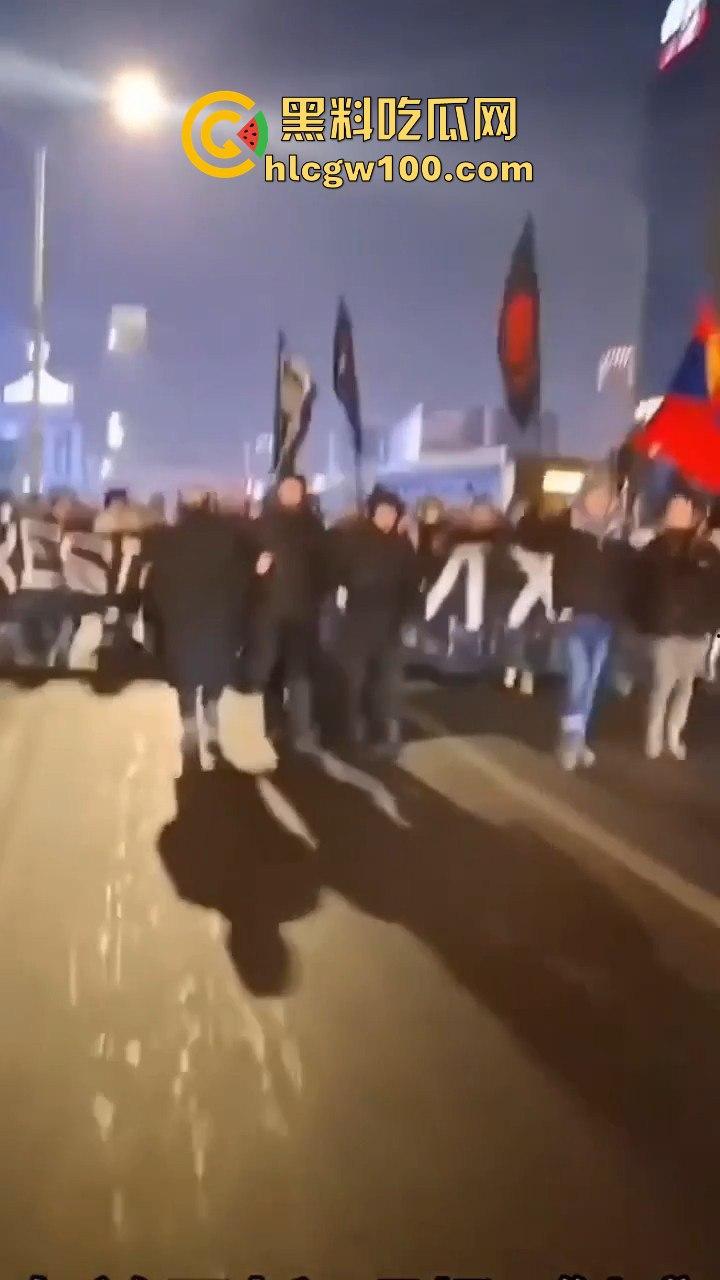 蒙古首都乌兰巴托市中心发生大规模示威游行,原来邻国也不是想象中的那么太平嘛-3