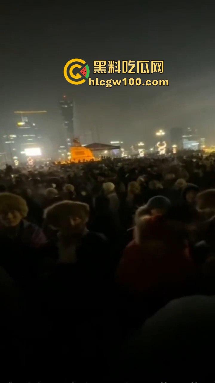 蒙古首都乌兰巴托市中心发生大规模示威游行,原来邻国也不是想象中的那么太平嘛-4