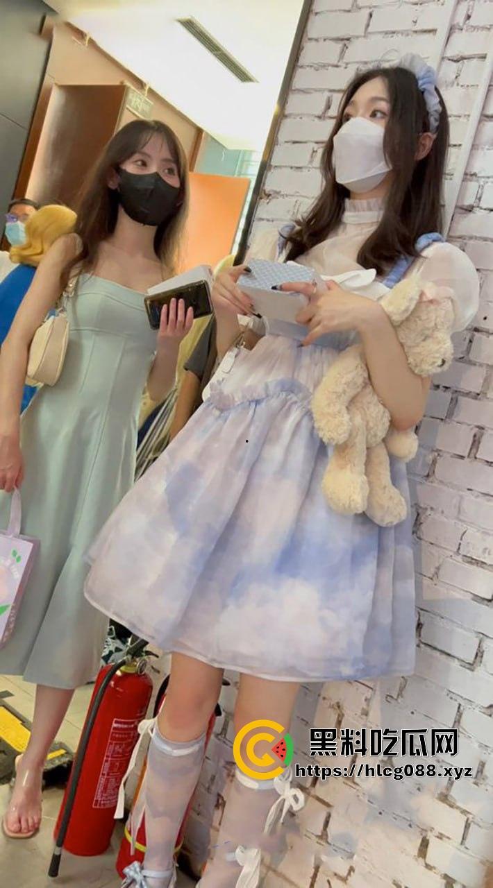 漫展捡漏极品洛丽塔嫩逼白虎妹曝光，粉穴嫩得能拧水，大哥操完显摆全网，舔狗直接气炸！-5