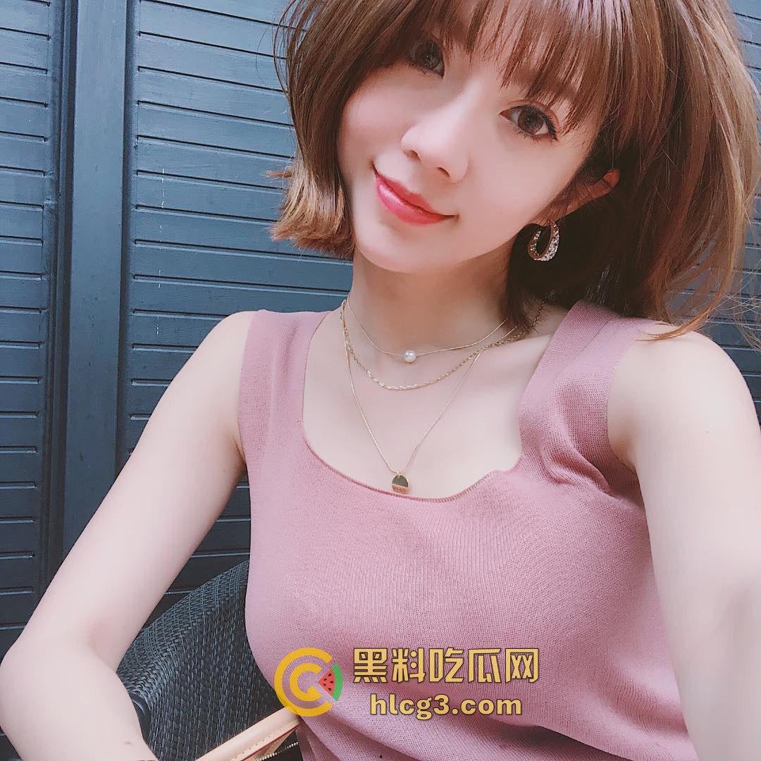 【震撼爆料】华航空姐『Qbee』私拍淫乱群P开房视频流出,火辣表现惊呆万千网友!-22