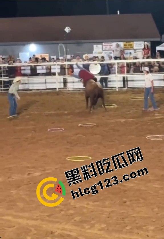 勇敢者的游戏：留在圈里拿10万美元？被牛撞一下骨折赚70万，这笔买卖真划算！-9
